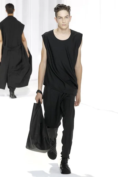 Look 25